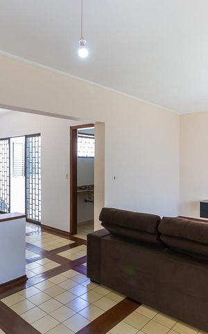 Casa à venda com 185m², 4 quartos e 1 vaga Casa à venda com 185m², 4 quartos e 1 vagaSala