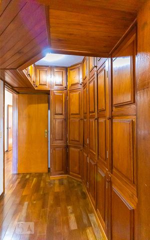 Casa à venda com 185m², 4 quartos e 1 vaga Casa à venda com 185m², 4 quartos e 1 vagaQuarto da suíte 1 - Closet