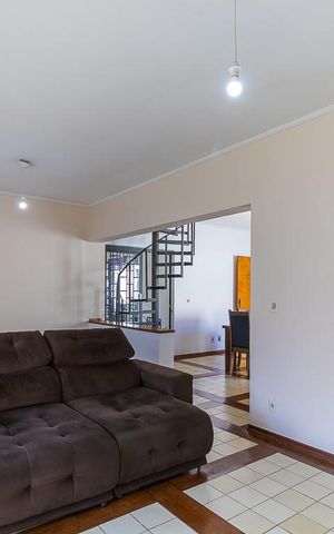 Casa à venda com 185m², 4 quartos e 1 vaga Casa à venda com 185m², 4 quartos e 1 vagaSala