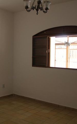 Casa à venda com 240m², 5 quartos e 3 vagasSala