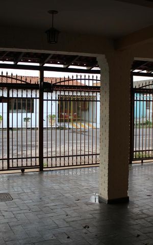 Casa à venda com 240m², 5 quartos e 3 vagasGaragem