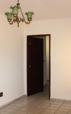 Casa à venda com 240m², 5 quartos e 3 vagasSala 2