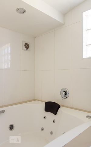 Casa para alugar com 340m², 3 quartos e 7 vagas Casa para alugar com 340m², 3 quartos e 7 vagassuíte 1