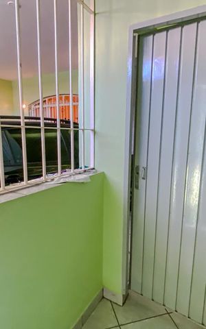 Casa à venda com 280m², 4 quartos e 2 vagasEntrada