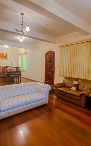 Casa à venda com 280m², 4 quartos e 2 vagasSala