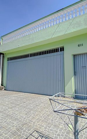 Casa à venda com 280m², 4 quartos e 2 vagasFachada