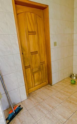 Casa à venda com 280m², 4 quartos e 2 vagasLavanderia