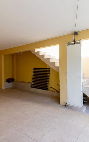 Casa à venda com 350m², 3 quartos e 2 vagas Casa à venda com 350m², 3 quartos e 2 vagasGaragem