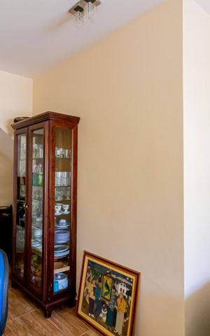 Casa à venda com 350m², 3 quartos e 2 vagas Casa à venda com 350m², 3 quartos e 2 vagasSala 1