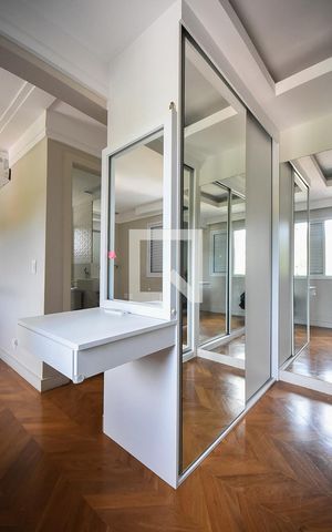 Apartamento à venda com 75m², 2 quartos e 2 vagas Apartamento à venda com 75m², 2 quartos e 2 vagasArmário da suíte