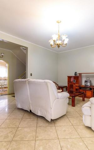 Casa para alugar com 201m², 4 quartos e 4 vagas Casa para alugar com 201m², 4 quartos e 4 vagasSala