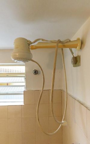 Casa para alugar com 201m², 4 quartos e 4 vagas Casa para alugar com 201m², 4 quartos e 4 vagasEdícula - Banheiro - Chuveiro