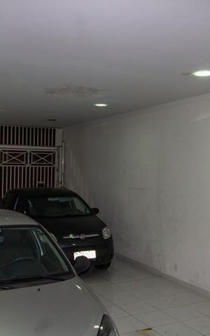 Casa à venda com 180m², 3 quartos e 4 vagas Casa à venda com 180m², 3 quartos e 4 vagasGaragem