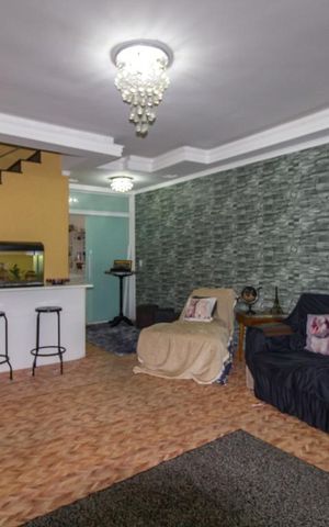 Casa à venda com 180m², 3 quartos e 4 vagas Casa à venda com 180m², 3 quartos e 4 vagasSala