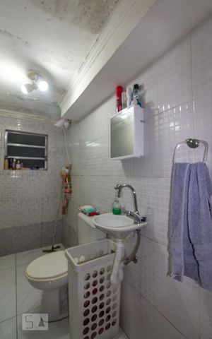 Casa à venda com 180m², 3 quartos e 4 vagas Casa à venda com 180m², 3 quartos e 4 vagasBanheiro - Salão de festas