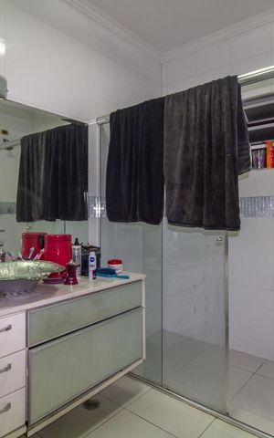 Casa à venda com 180m², 3 quartos e 4 vagas Casa à venda com 180m², 3 quartos e 4 vagasBanheiro Suíte Quarto 2