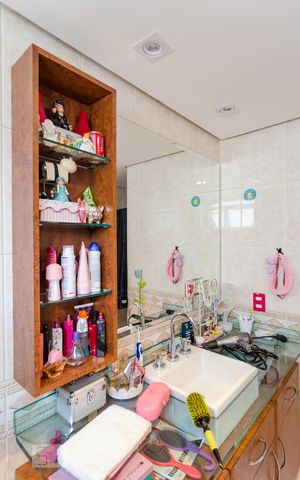 Apartamento à venda com 220m², 4 quartos e 3 vagas Apartamento à venda com 220m², 4 quartos e 3 vagasBanheiro da Suíte 2