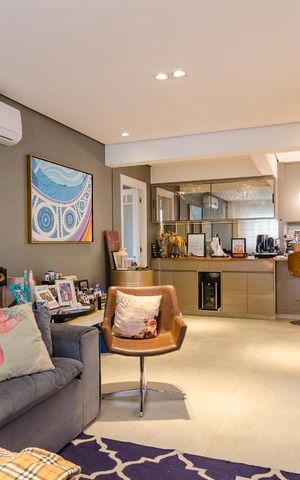Apartamento à venda com 220m², 4 quartos e 3 vagas Apartamento à venda com 220m², 4 quartos e 3 vagasSala de TV