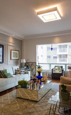 Apartamento à venda com 220m², 4 quartos e 3 vagas Apartamento à venda com 220m², 4 quartos e 3 vagasSala