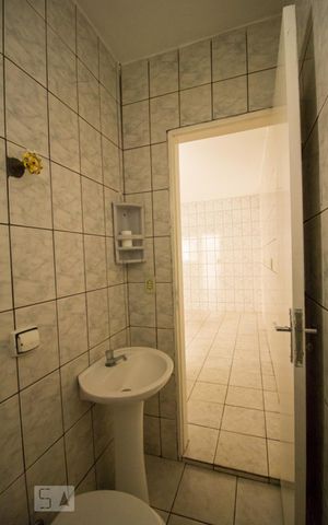 Casa à venda com 320m², 1 quarto e 1 vaga Casa à venda com 320m², 1 quarto e 1 vagaBanheiro