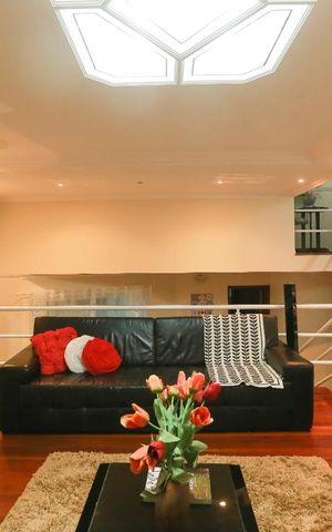 Casa à venda com 400m², 4 quartos e 4 vagas Casa à venda com 400m², 4 quartos e 4 vagasSala de Estar