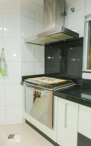 Casa à venda com 400m², 4 quartos e 4 vagas Casa à venda com 400m², 4 quartos e 4 vagasCozinha