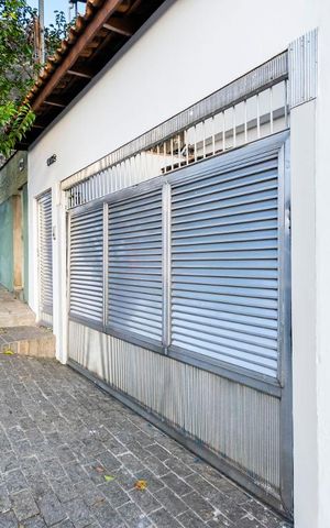 Casa à venda com 200m², 3 quartos e 3 vagasFachada