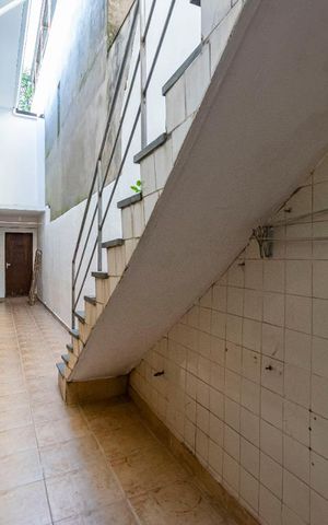Casa à venda com 200m², 3 quartos e 3 vagasFundos