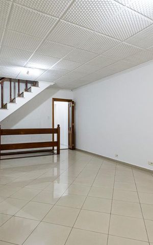 Casa à venda com 200m², 3 quartos e 3 vagasSala