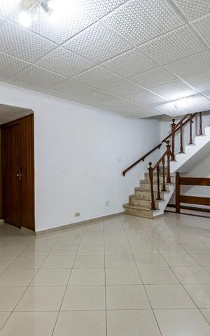 Casa à venda com 200m², 3 quartos e 3 vagasSala