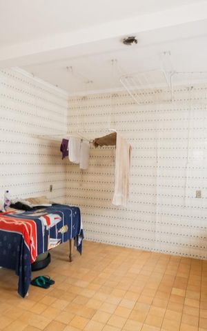 Casa à venda com 450m², 4 quartos e 2 vagas Casa à venda com 450m², 4 quartos e 2 vagasÁrea de serviço