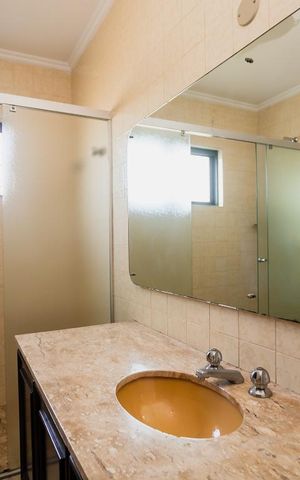 Casa à venda com 450m², 4 quartos e 2 vagas Casa à venda com 450m², 4 quartos e 2 vagasBanheiro dos quartos