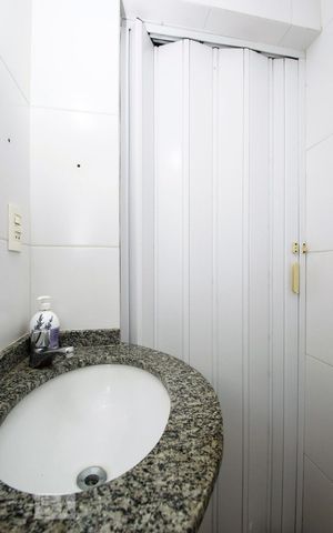 Apartamento para alugar com 74m², 2 quartos e sem vagaBanheiro da Suíte