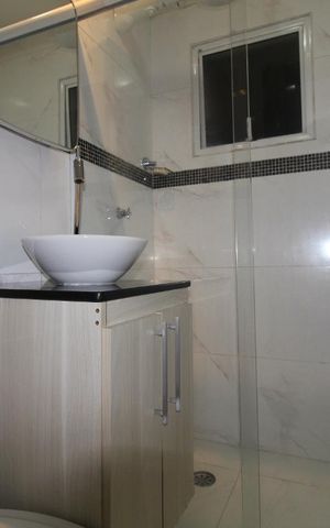 Casa à venda com 200m², 2 quartos e 2 vagasBanheiro Suite 2