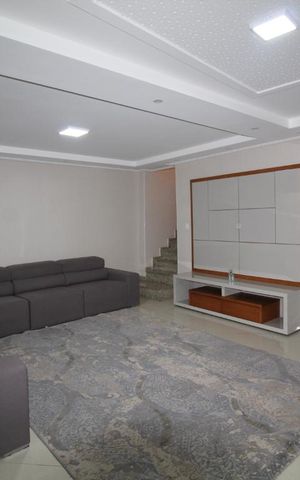 Casa à venda com 200m², 2 quartos e 2 vagasSala