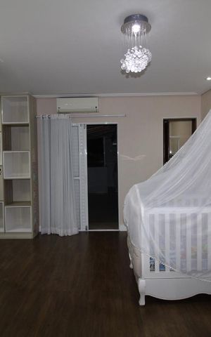Casa à venda com 200m², 2 quartos e 2 vagasSuite 2