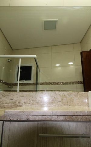 Casa à venda com 200m², 2 quartos e 2 vagasBanheiro suite 1