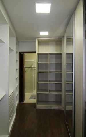 Casa à venda com 200m², 2 quartos e 2 vagasCloset Suite 1