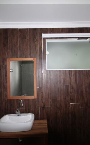 Casa à venda com 200m², 2 quartos e 2 vagasBanheiro 3 lavabo