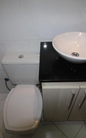 Casa à venda com 200m², 2 quartos e 2 vagasBanheiro Suite 2