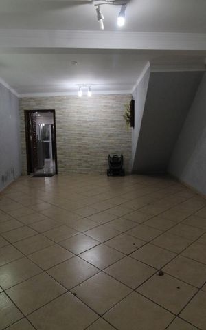 Casa à venda com 200m², 2 quartos e 2 vagasGaragem