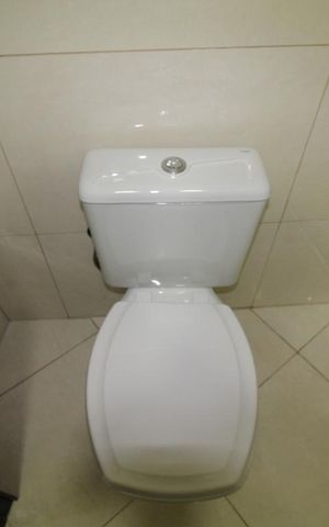 Casa à venda com 200m², 2 quartos e 2 vagasBanheiro suite 1