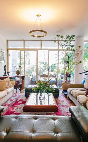 Apartamento à venda com 236m², 4 quartos e 2 vagas Apartamento à venda com 236m², 4 quartos e 2 vagasSala