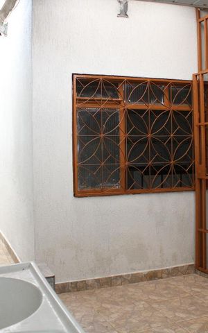 Casa para alugar com 90m², 2 quartos e 1 vagaÁrea de Serviço