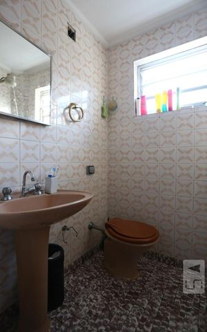 Casa à venda com 200m², 4 quartos e 1 vagaBanheiro 2