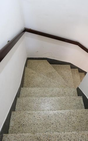 Casa à venda com 200m², 4 quartos e 1 vagaEscadas