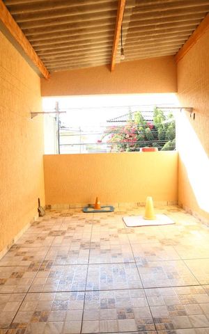 Casa à venda com 200m², 4 quartos e 1 vagaÁrea de Serviço