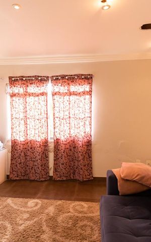 Casa à venda com 277m², 3 quartos e 8 vagasSala