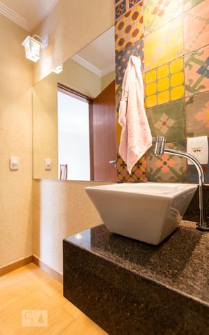 Casa à venda com 277m², 3 quartos e 8 vagasLavabo