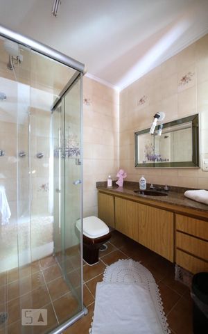 Casa à venda com 206m², 4 quartos e 6 vagasBanheiro